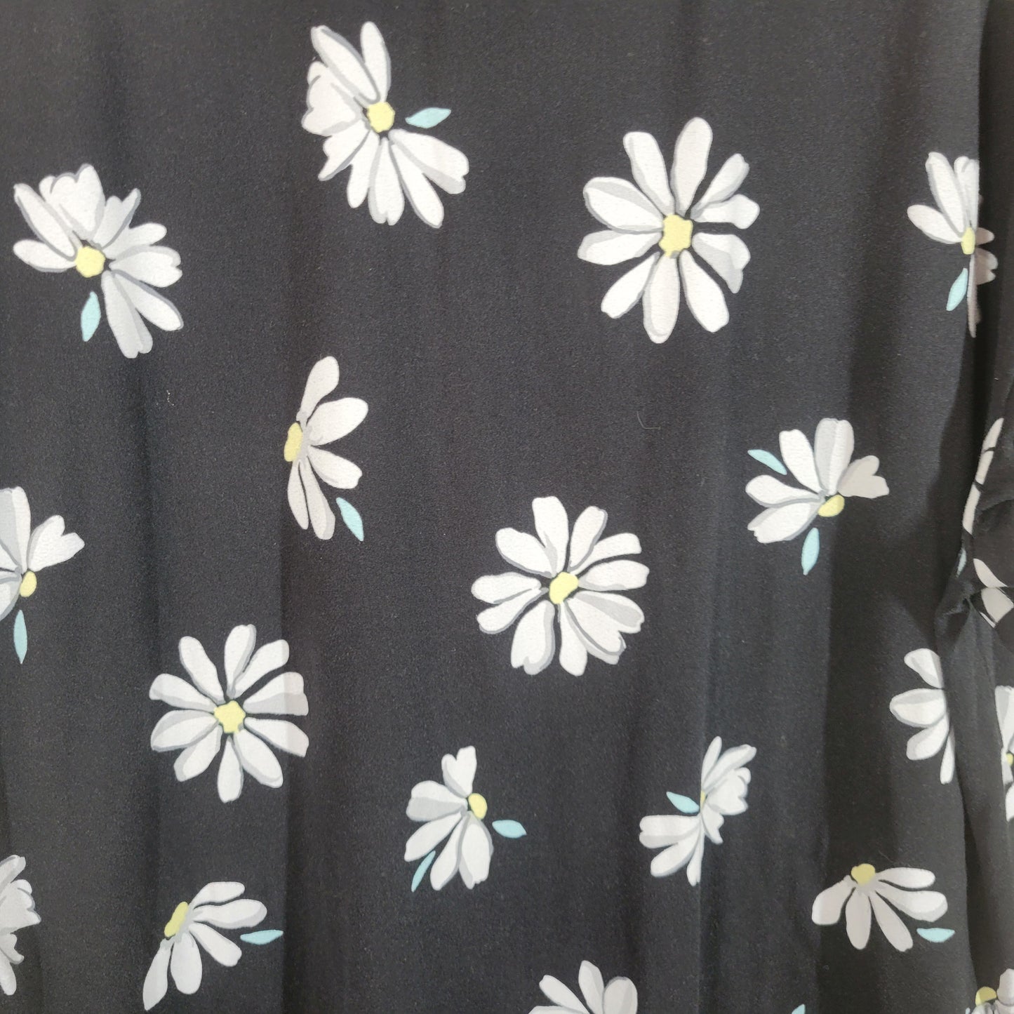 Secret Treasures Nightgown Pajama Top L/XL Black White Floral Lazy Daisy FLO16E