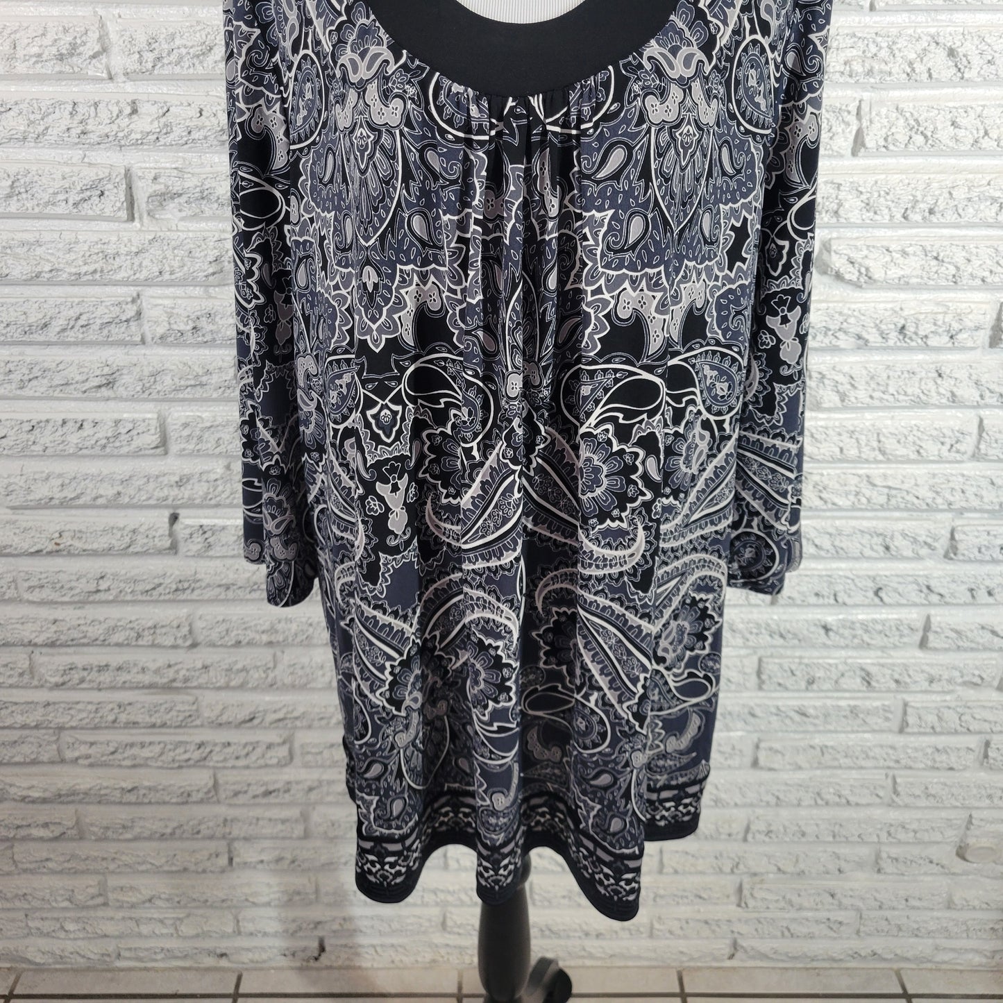 Apt 9 Womens Blouse 1X Black Gray Paisley Tunic Top Long Sleeve Pullover PAI63E