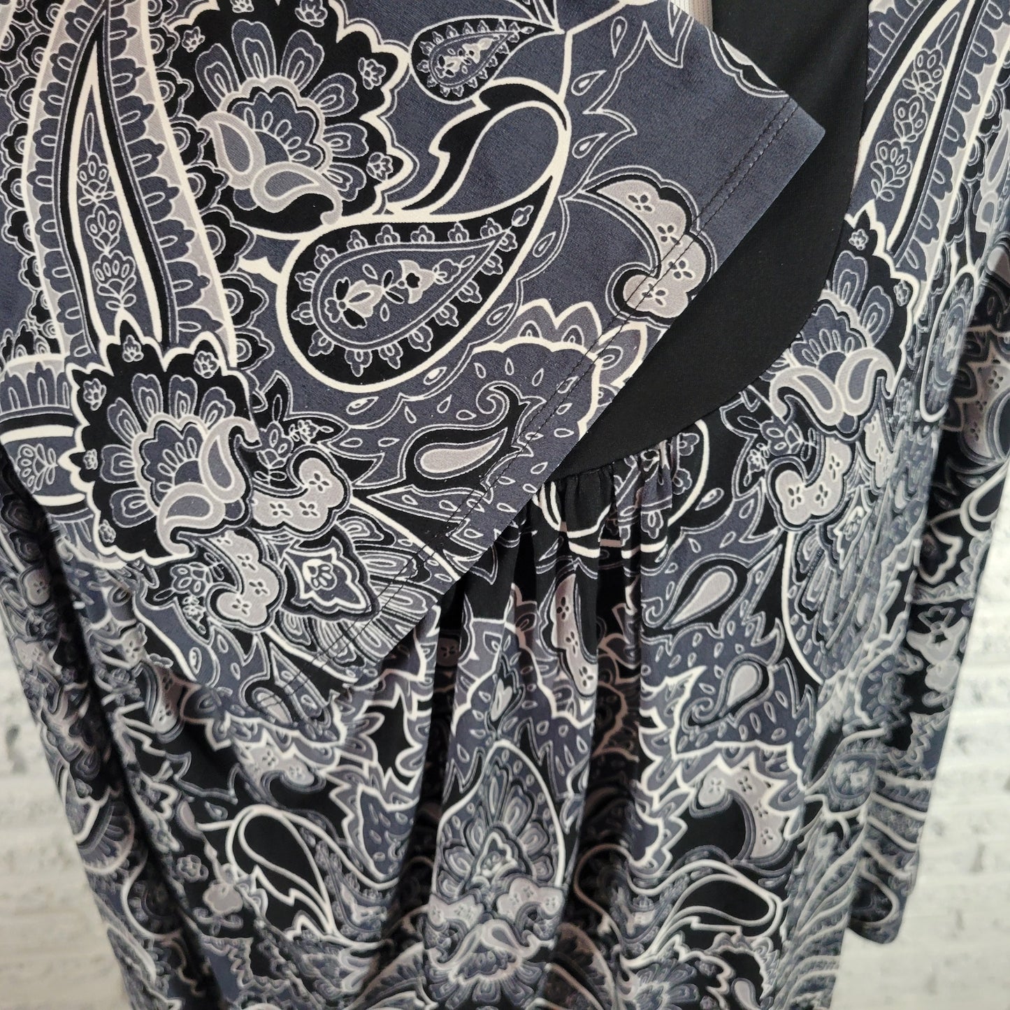 Apt 9 Womens Blouse 1X Black Gray Paisley Tunic Top Long Sleeve Pullover PAI63E