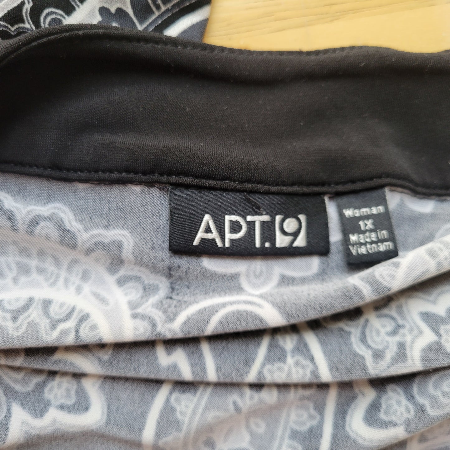 Apt 9 Womens Blouse 1X Black Gray Paisley Tunic Top Long Sleeve Pullover PAI63E