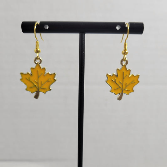 Maple Leaf Dangle Earrings Gold Tone Fall Autumn Harvest Thanksgiving E122E
