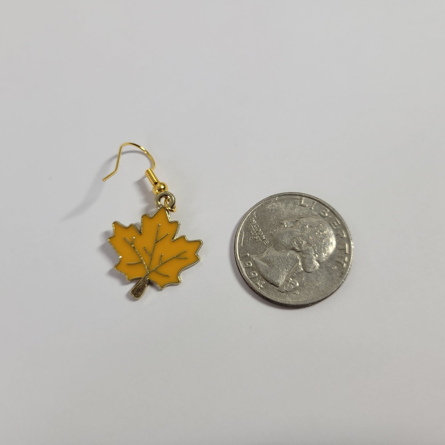 Maple Leaf Dangle Earrings Gold Tone Fall Autumn Harvest Thanksgiving E122E