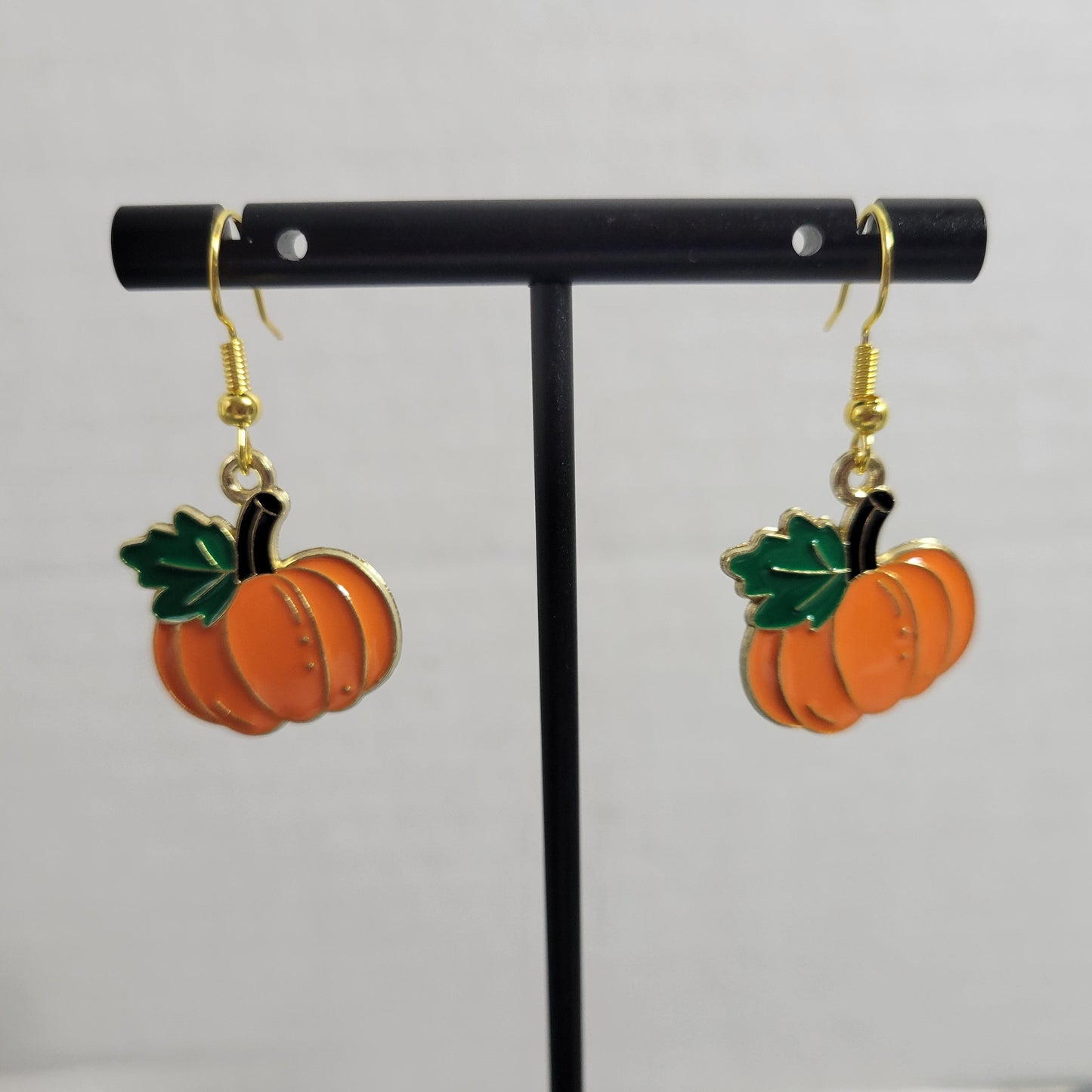 Orange Pumpkin Dangle Earrings Gold Tone Fall Autumn Halloween E115E