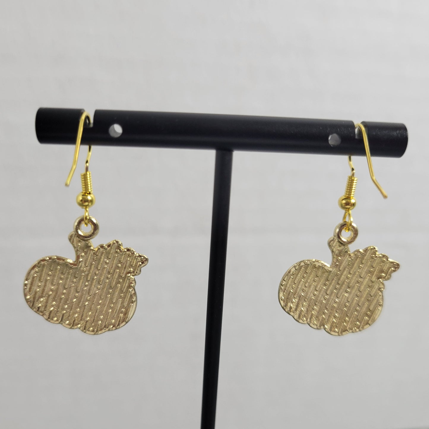 Orange Pumpkin Dangle Earrings Gold Tone Fall Autumn Halloween E115E