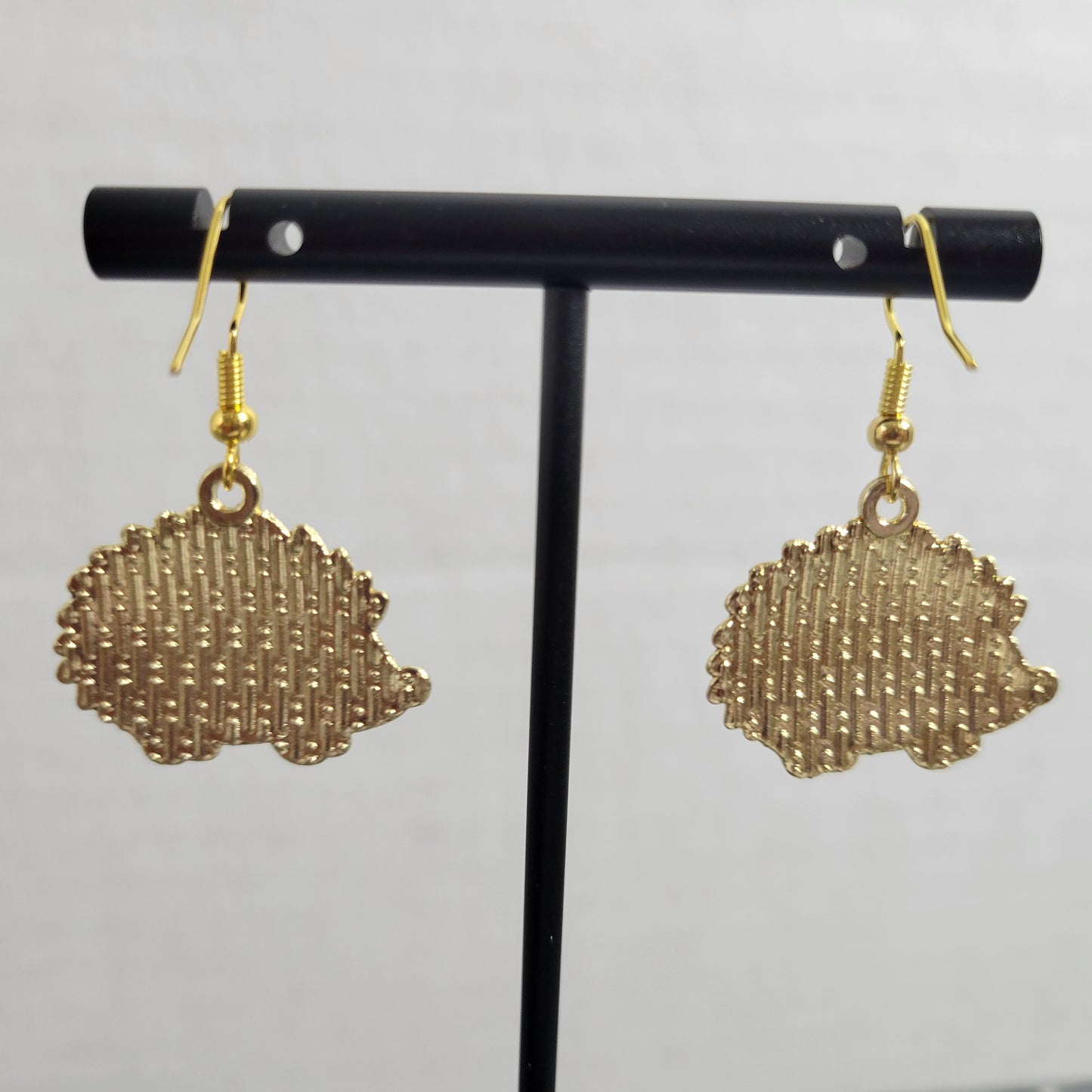 Hedgehog Apple Earrings Gold Tone Fall Autumn Woodland Animal Cute Enamel E111E
