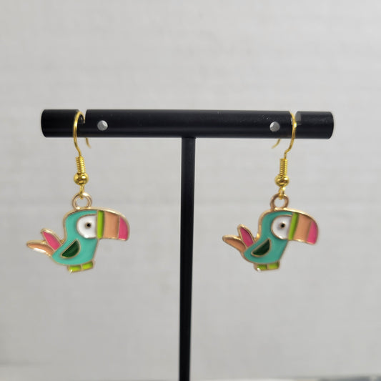 Cute Toucan Bird Dangle Earrings Colorful Enamel Tropical Jewelry Gold Tone E49E