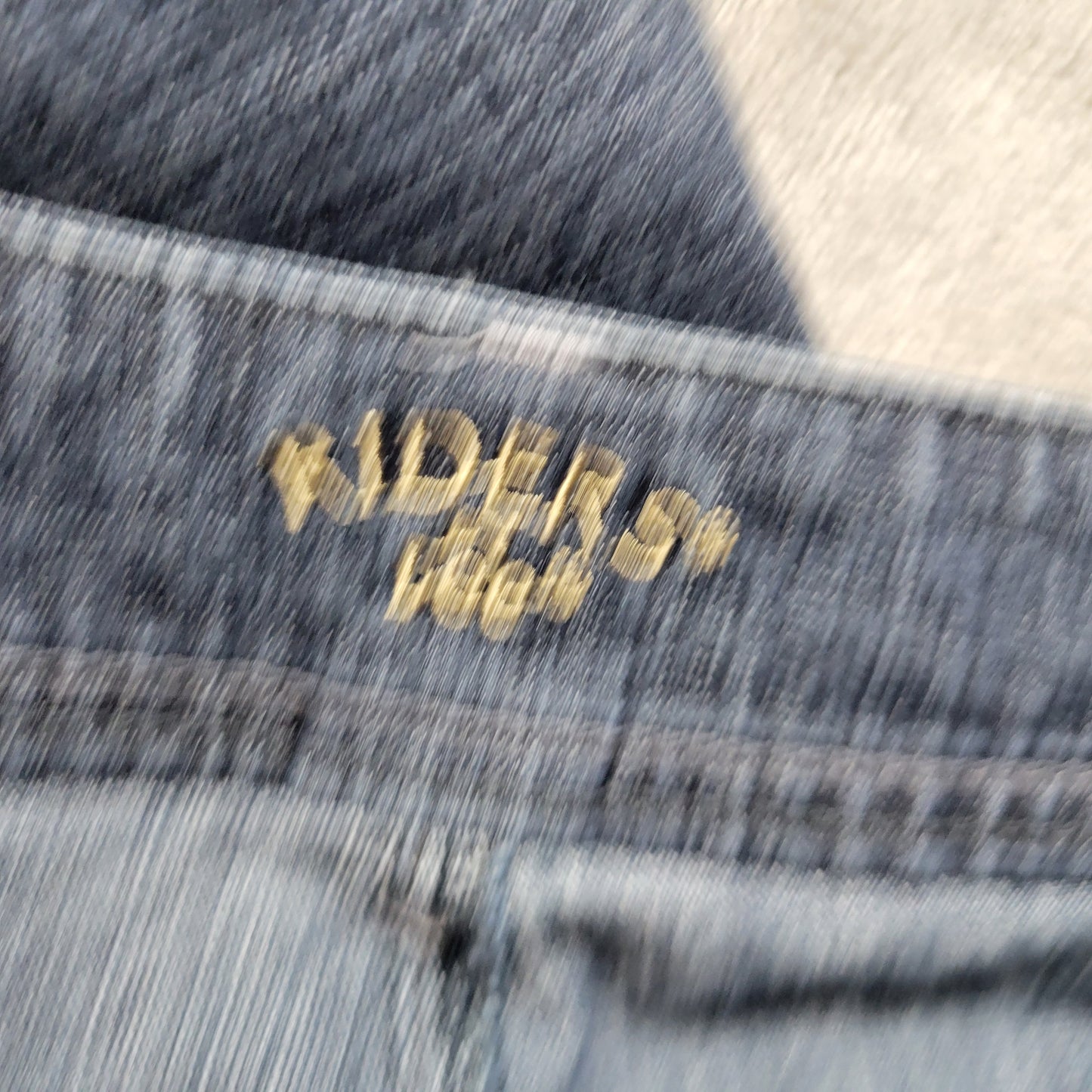 Riders by Lee Womens 18W Capri Jeans Dark Blue Denim Studded 5 Pocket CAP16E