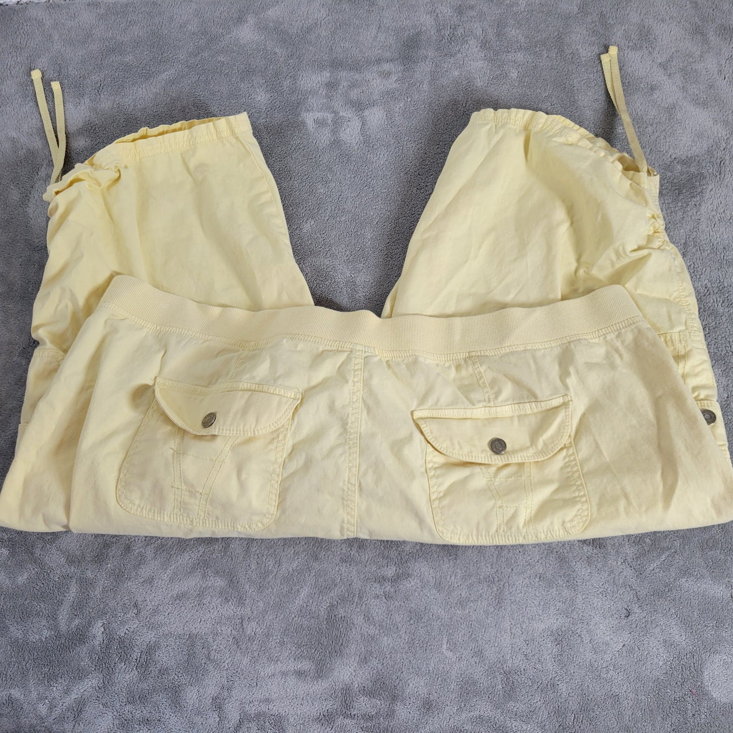 Gloria Vanderbilt Women 24W Skimmer Cargo Shorts Yellow Solid Tied Hem YEL21E