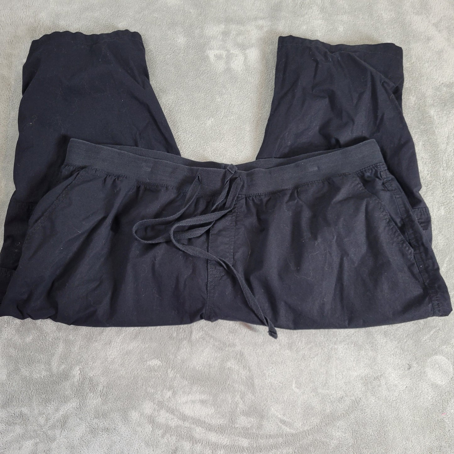 St. John's Bay Women 2X Cargo Capri Pants Black Pull On Elastic Waist CAP22E