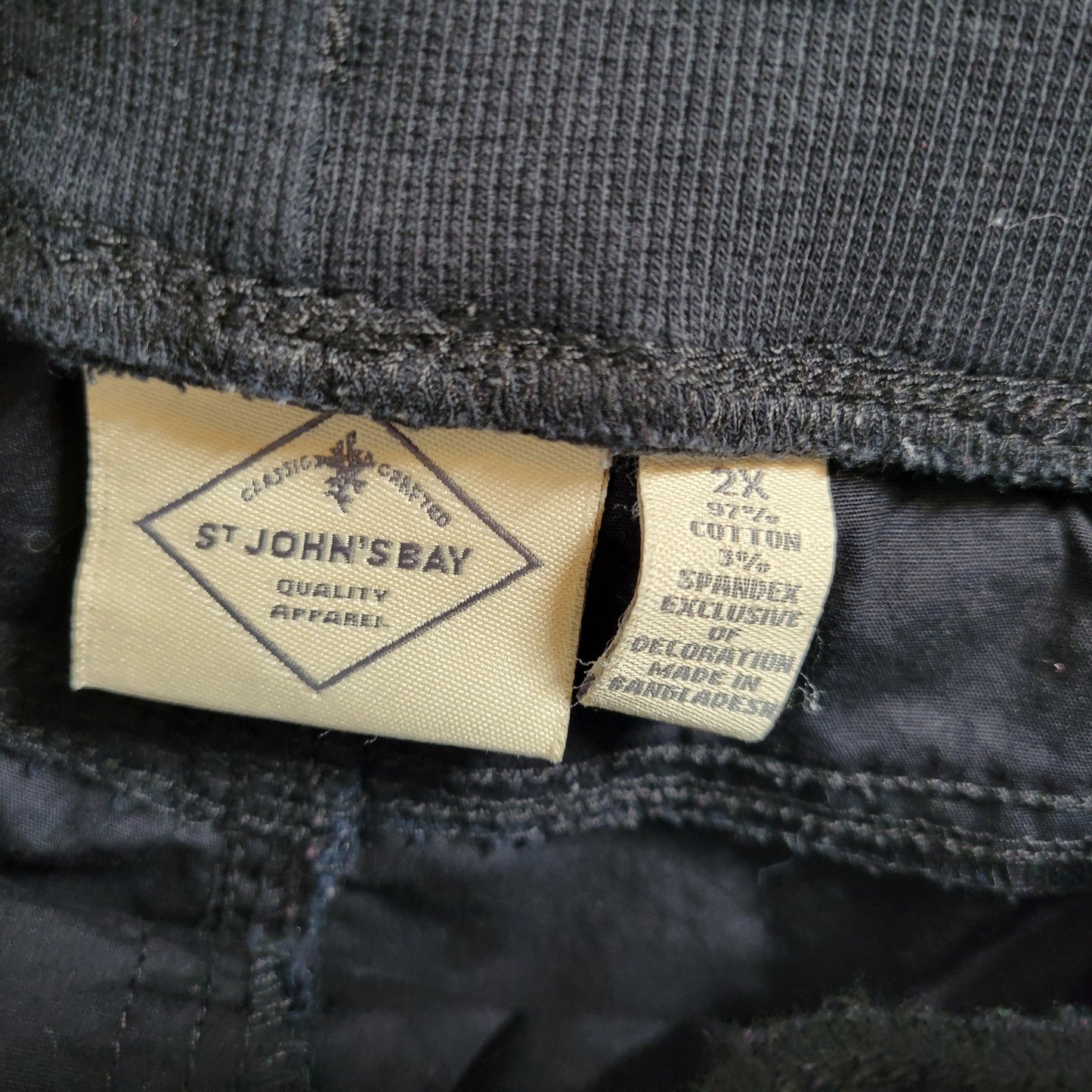 St. John's Bay Women 2X Cargo Capri Pants Black Pull On Elastic Waist CAP22E