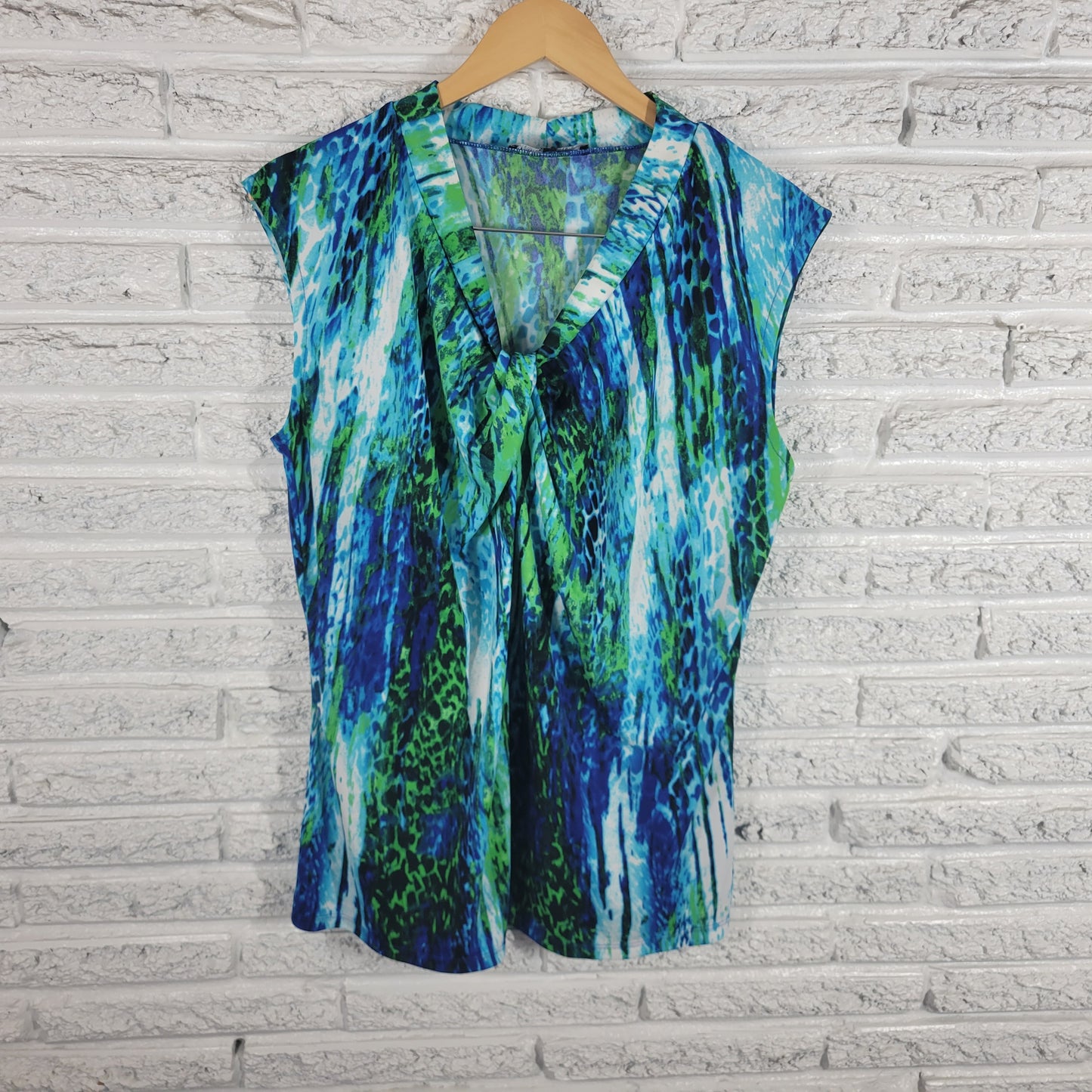 Jones New York Womens Plus 1X Blue Watercolor Sleeveless V Neck Top WAT24E