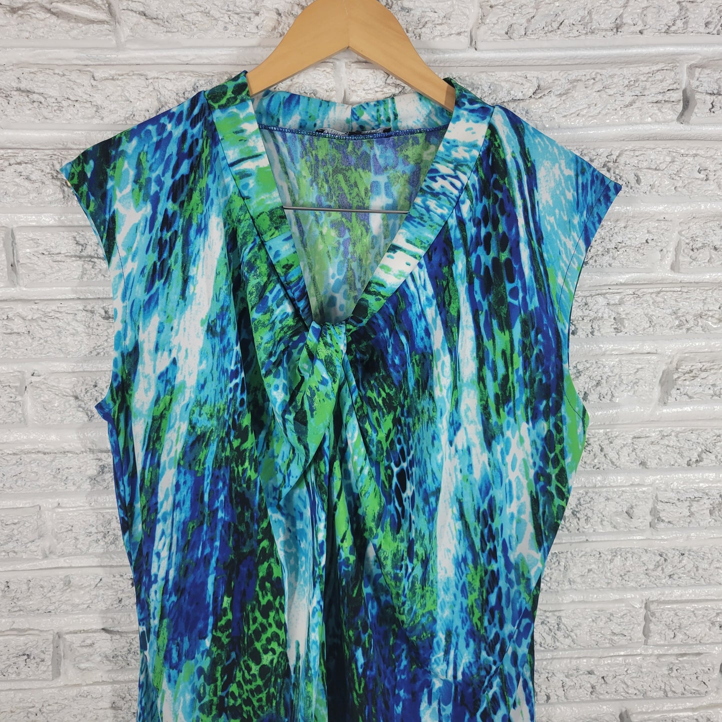 Jones New York Womens Plus 1X Blue Watercolor Sleeveless V Neck Top WAT24E