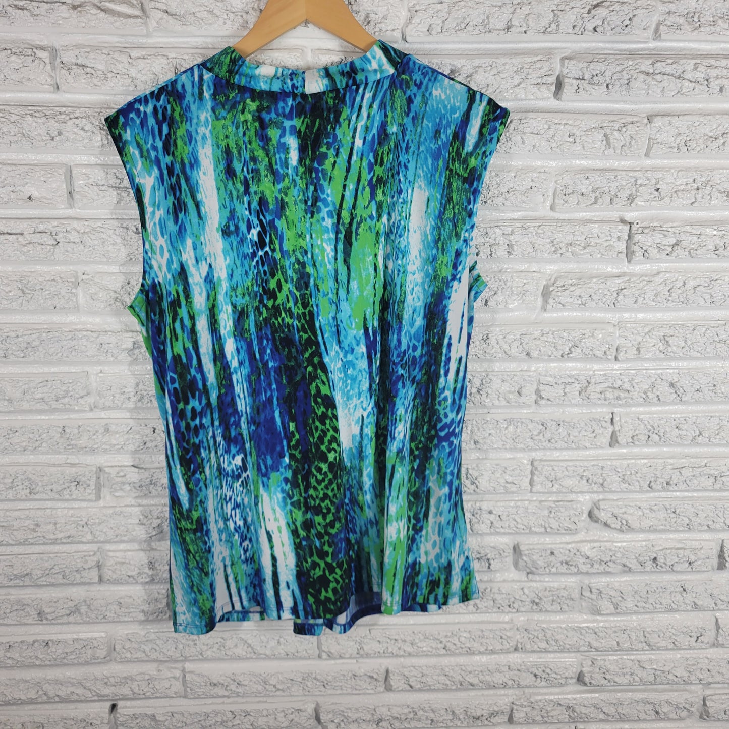 Jones New York Womens Plus 1X Blue Watercolor Sleeveless V Neck Top WAT24E