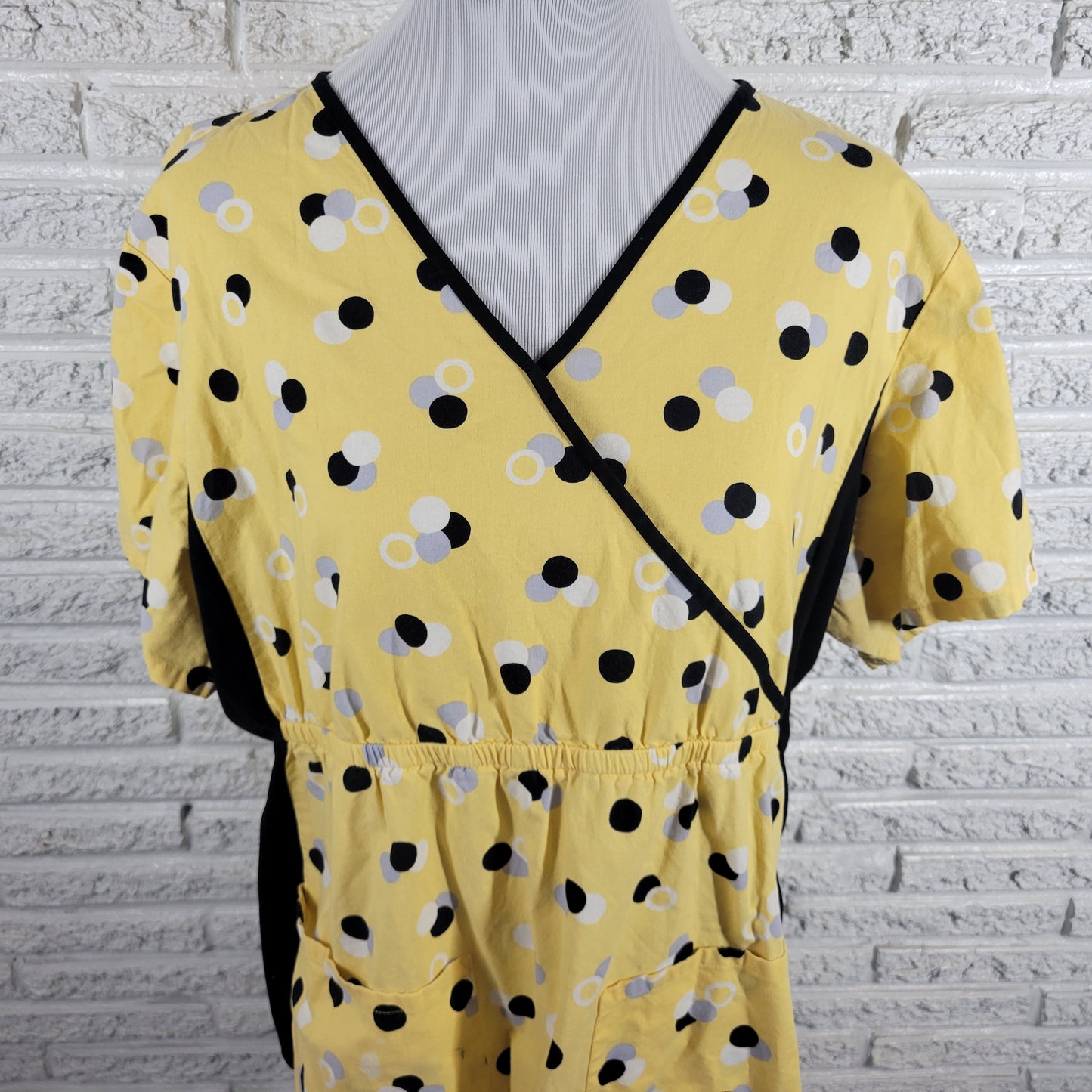 Cherokee Scrub Top XL Yellow Black Polka Dot Stretch Panels Unisex GEO86E