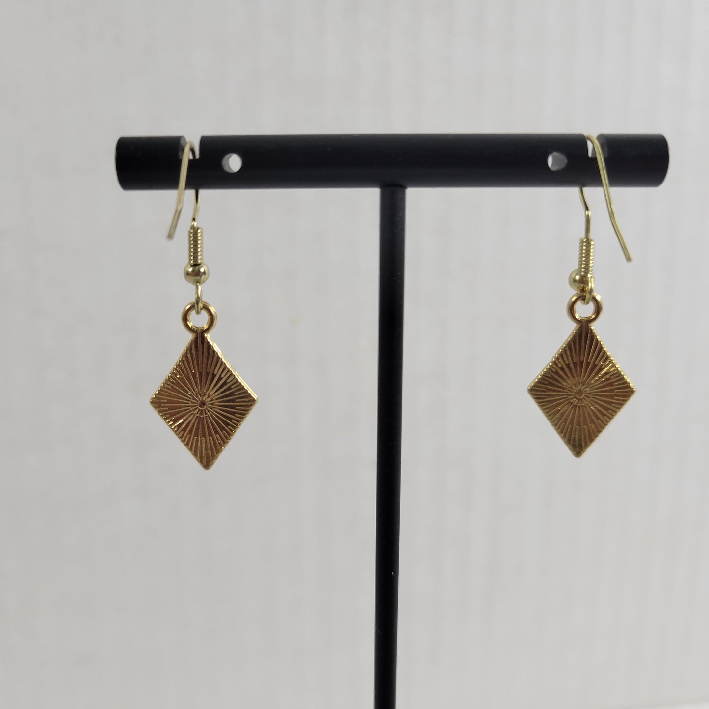 Diamonds Poker Suit Casino Earrings Hanging Dangle Novelty Fish Hook