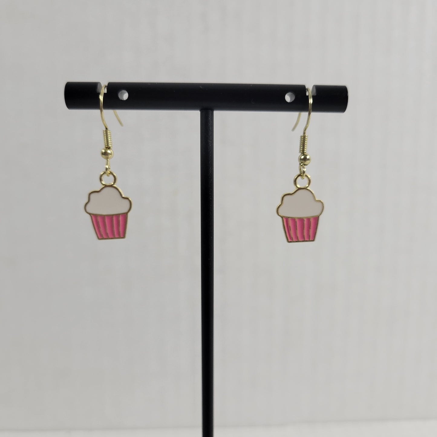 Cupcakes Earrings One Pair Gold Tone Pink Fish Hook Dangle Hanging Novelty