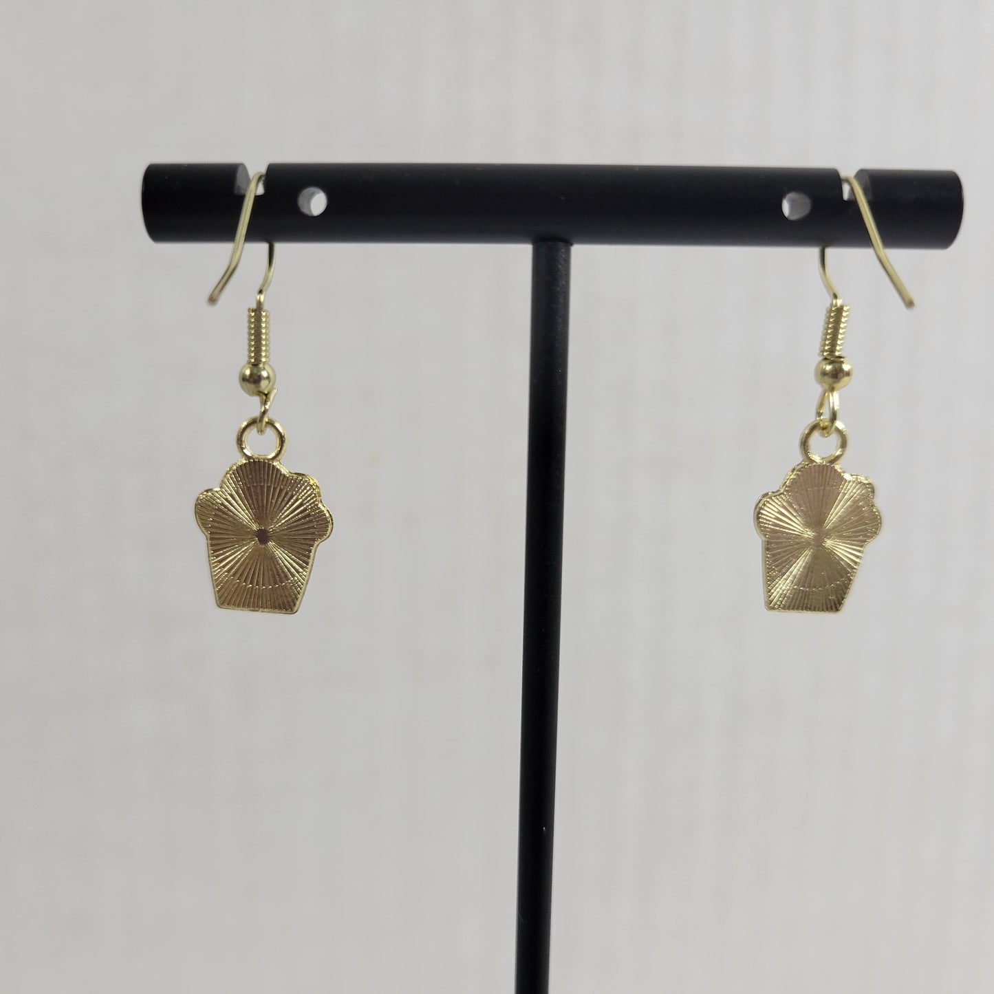 Cupcakes Earrings One Pair Gold Tone Pink Fish Hook Dangle Hanging Novelty