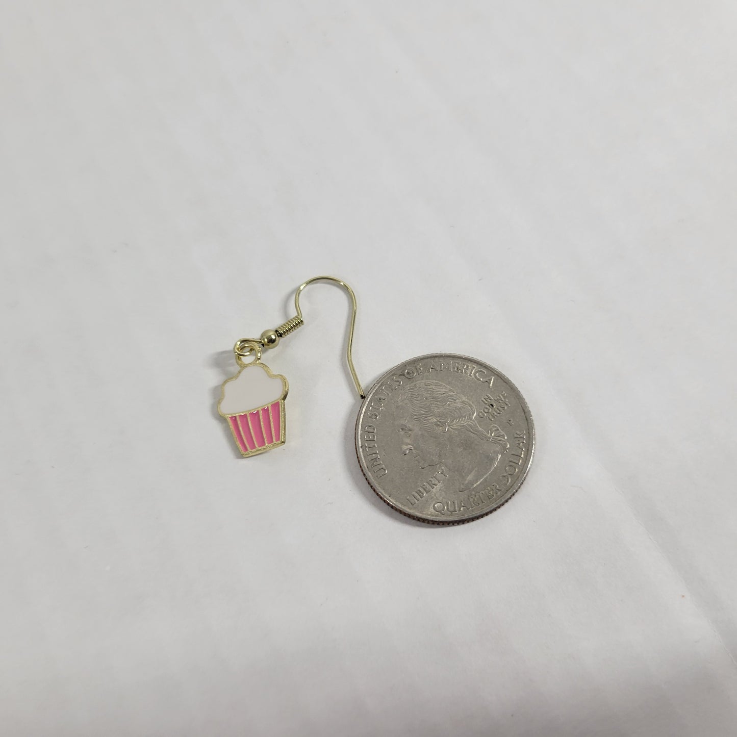 Cupcakes Earrings One Pair Gold Tone Pink Fish Hook Dangle Hanging Novelty
