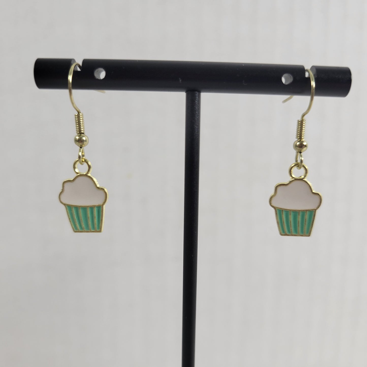 Cupcakes Earrings Gold Tone Green One Pair Sweets Novelty Fun