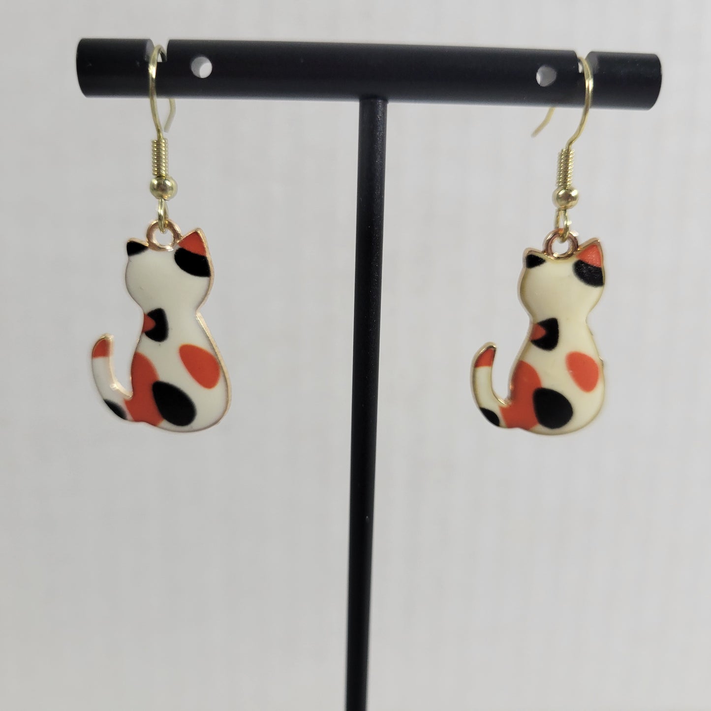 Gold Tone Calico Cat Dangle Earrings Fish Hook Novelty Kitten Jewelry Gift E16E