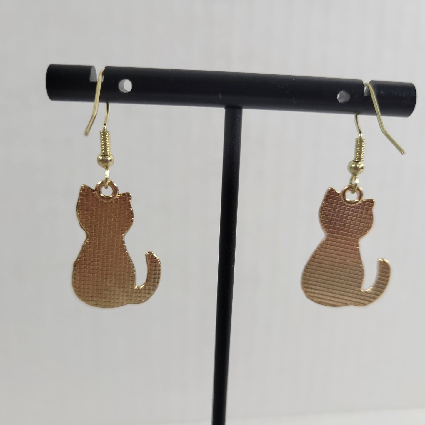 Gold Tone Calico Cat Dangle Earrings Fish Hook Novelty Kitten Jewelry Gift E16E