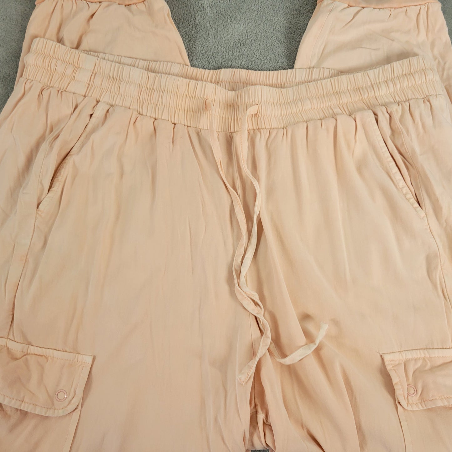 Torrid 2X Cargo Capri Pants Pale Orange Rayon Stretch Elastic Waist ORA26E