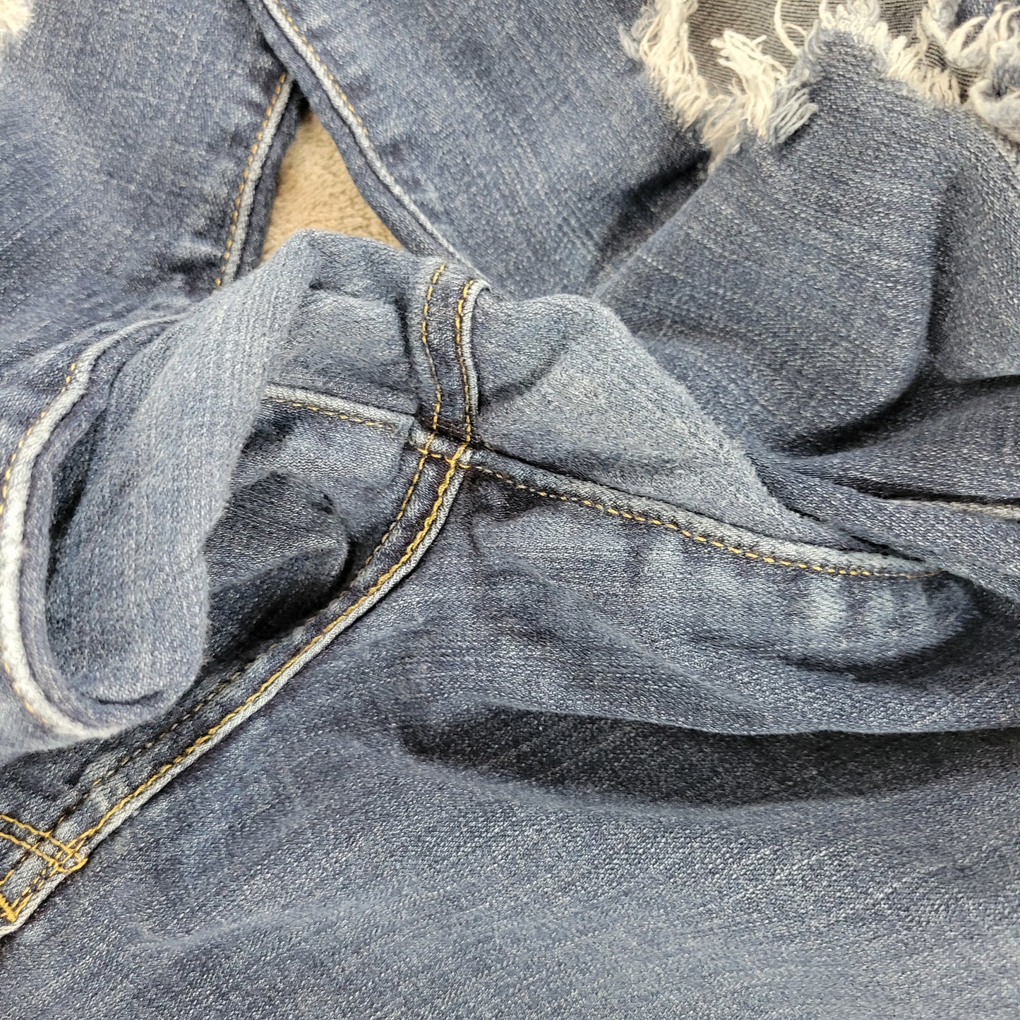 Levi's 711 Skinny Jeans Womens 18W Dark Wash Distressed Blue Denim SKI20E