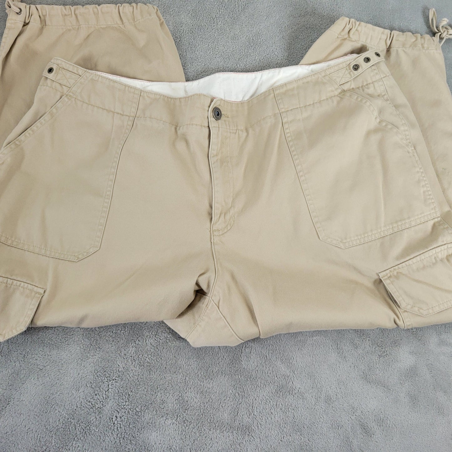 Liz Claiborne 18P Petite Cargo Capri Pants Beige Cotton Straight Leg Zip A28E