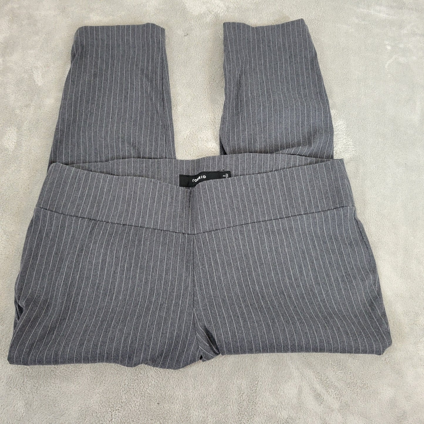 Torrid 2X Capri Pants Black White Pinstripe Pull On Elastic Waist Stretch STR54E