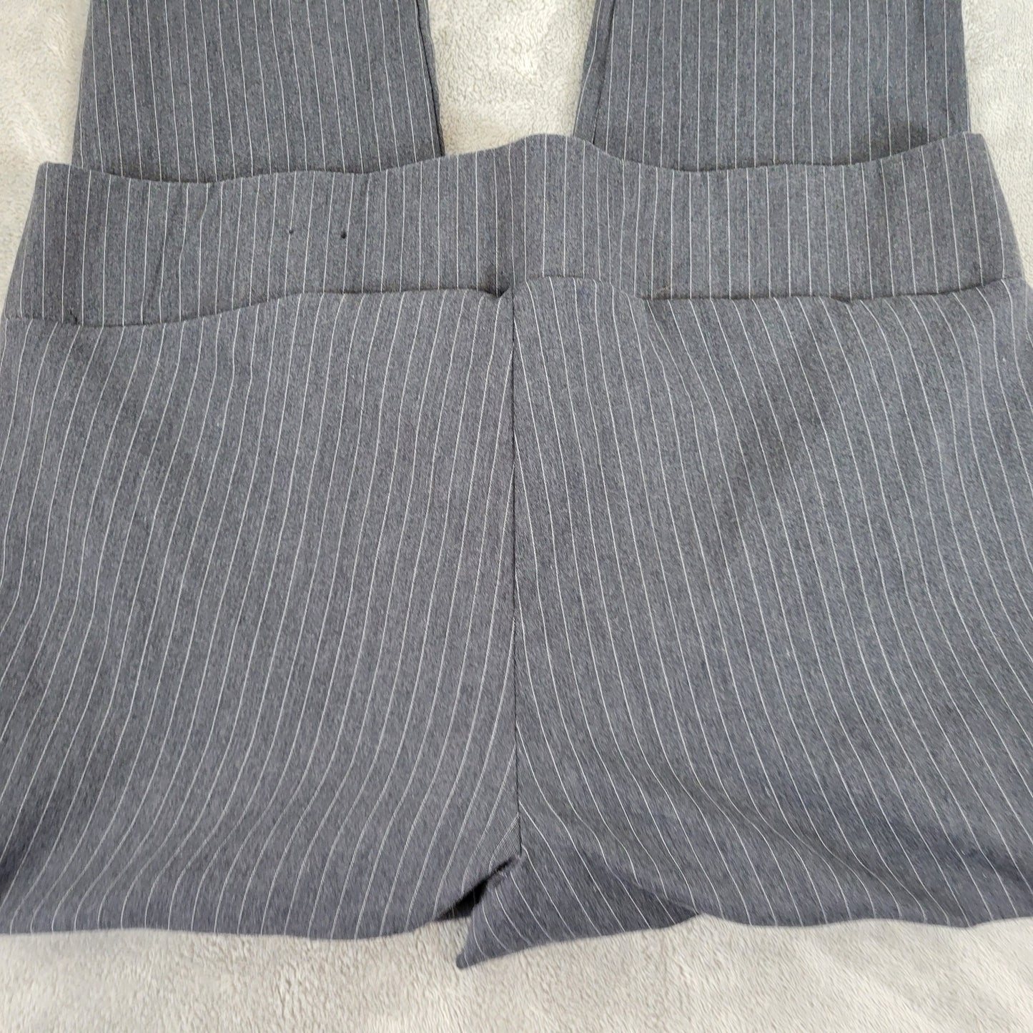 Torrid 2X Capri Pants Black White Pinstripe Pull On Elastic Waist Stretch STR54E