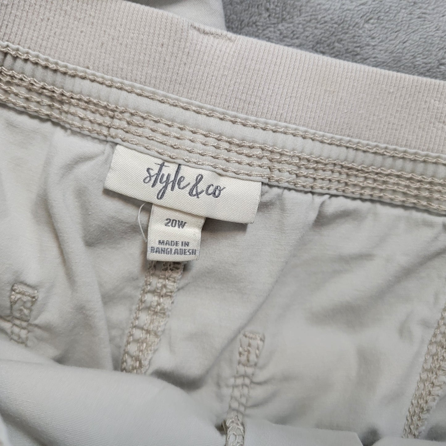 Style & Co 20W Cargo Capri Pants Beige Elastic Waist Stretch Pockets Crop D2E