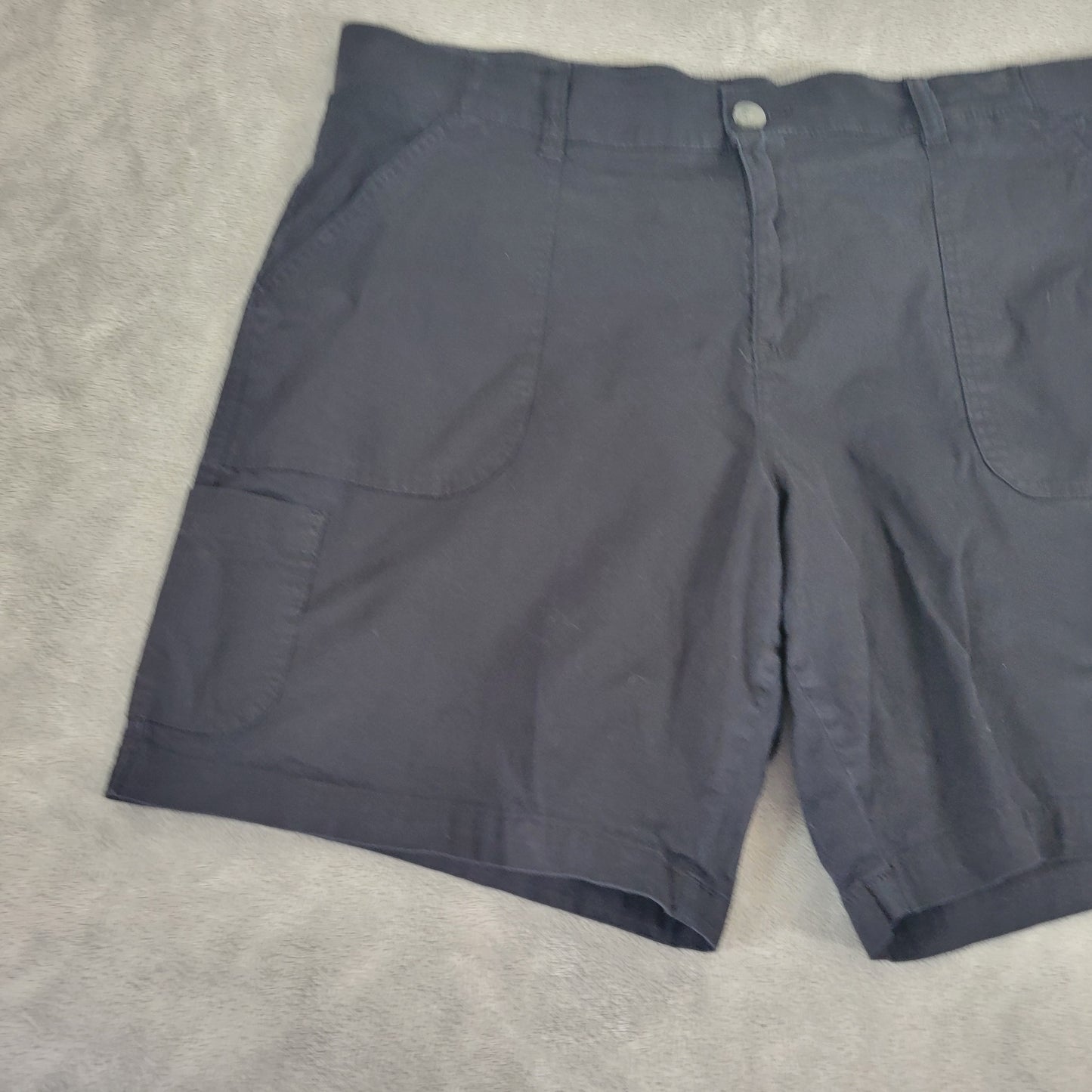 Lee Relaxed Fit Chino Shorts Black 20W Mid Rise 8" Inseam Cotton Blend BLA47E