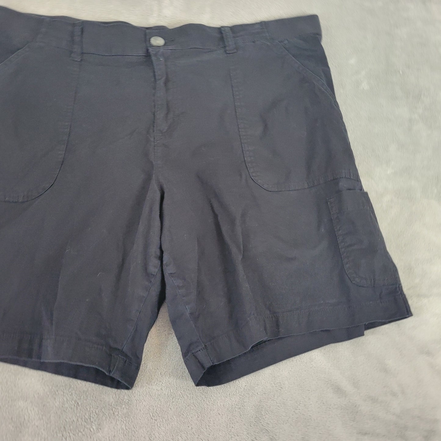 Lee Relaxed Fit Chino Shorts Black 20W Mid Rise 8" Inseam Cotton Blend BLA47E
