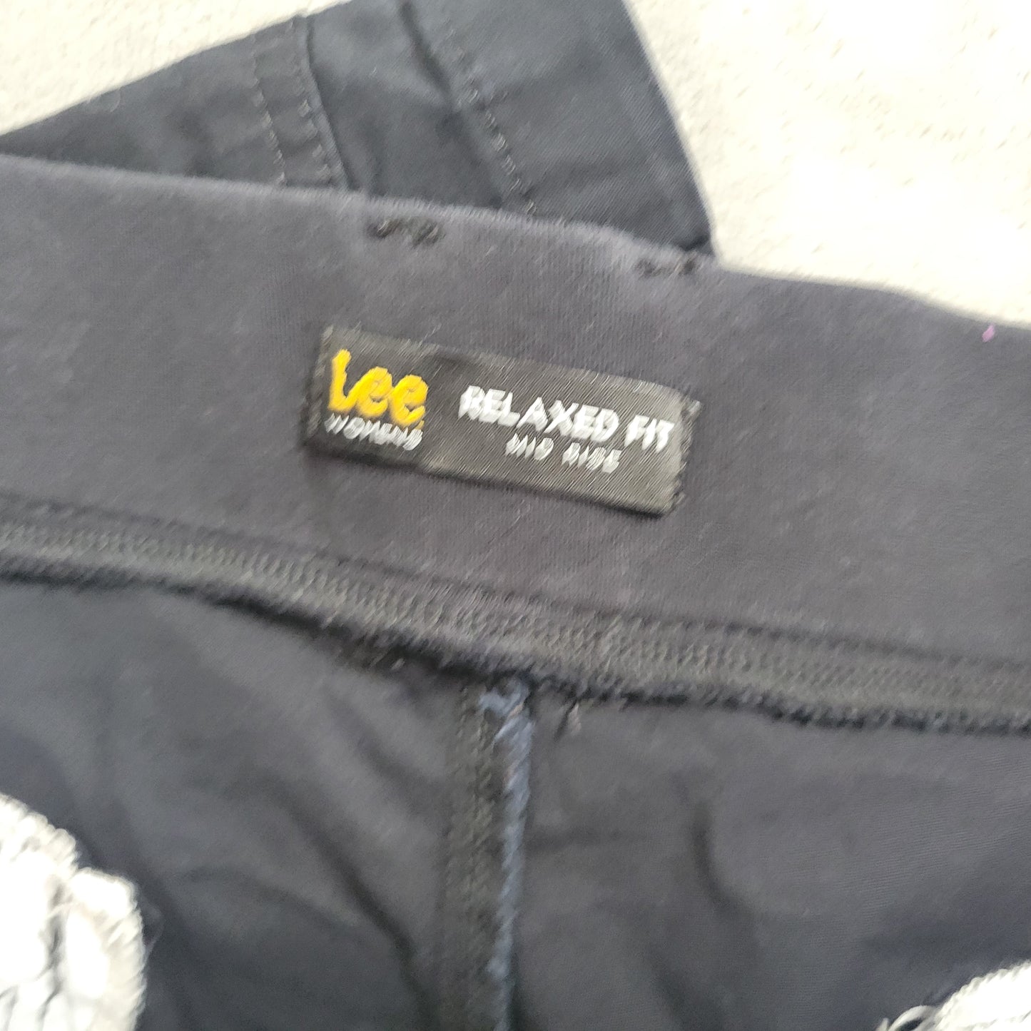 Lee Relaxed Fit Chino Shorts Black 20W Mid Rise 8" Inseam Cotton Blend BLA47E