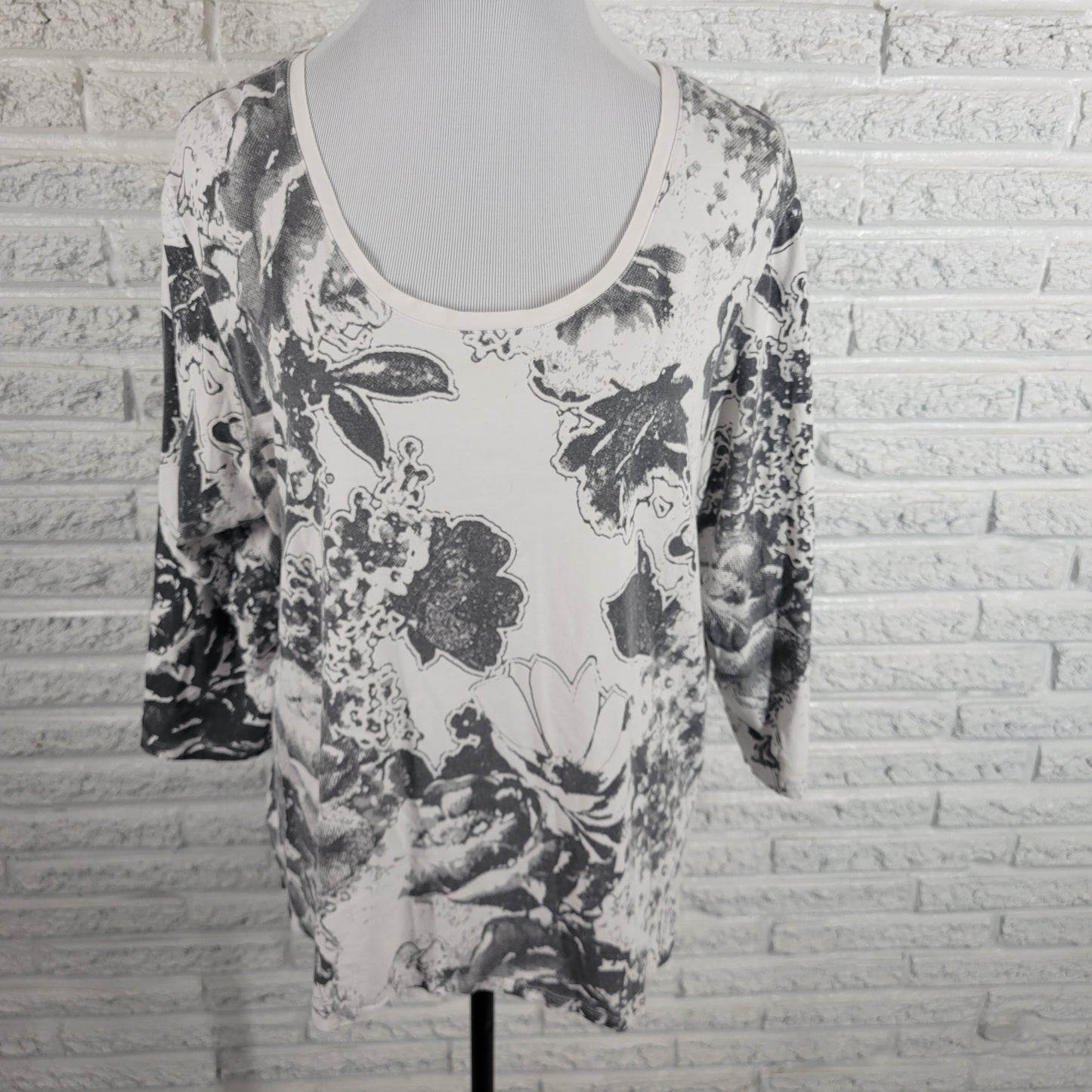 Coldwater Creek Floral Tee 2X Gray Cotton Blend 3/4 Sleeve Crew Neck FLO169XE