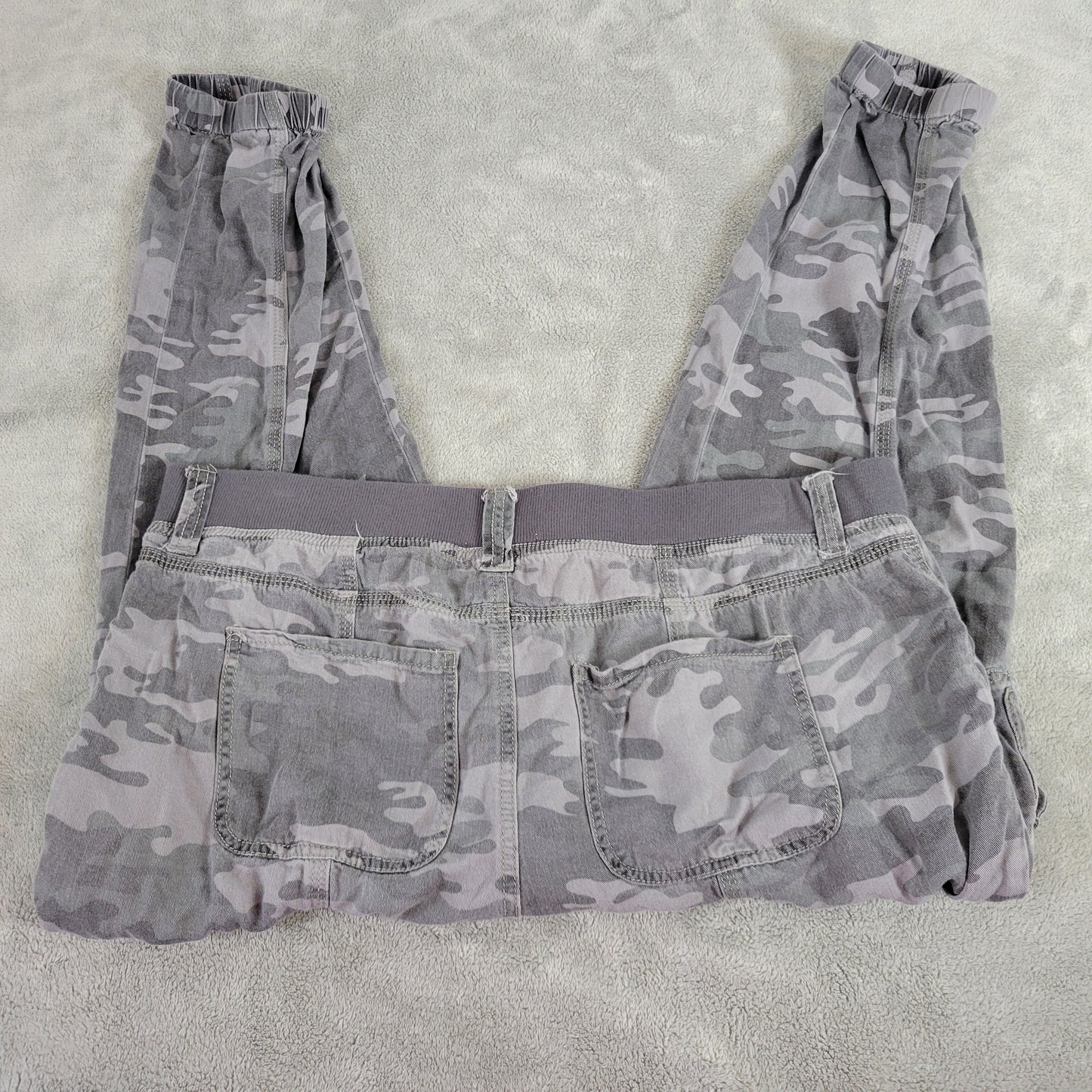 Knox Rose XL Cargo Capri Pants Gray Camouflage Camo Elastic Waist Pockets CAM10E