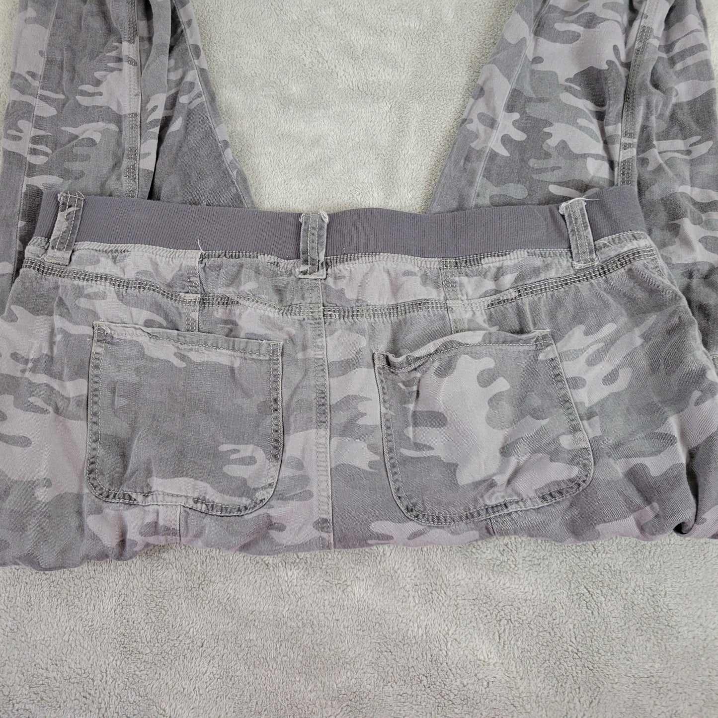 Knox Rose XL Cargo Capri Pants Gray Camouflage Camo Elastic Waist Pockets CAM10E
