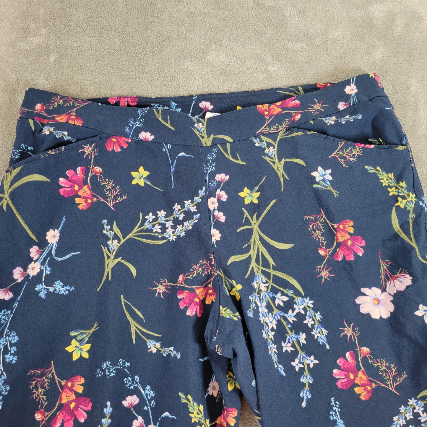 Time & Tru Shorts XXL 2X Blue Floral Pull On Elastic Waist 9" Inseam FLO71E
