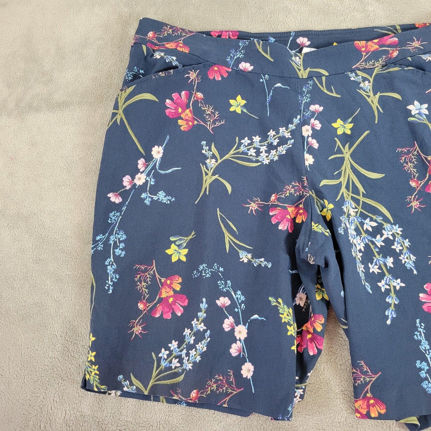 Time & Tru Shorts XXL 2X Blue Floral Pull On Elastic Waist 9" Inseam FLO71E