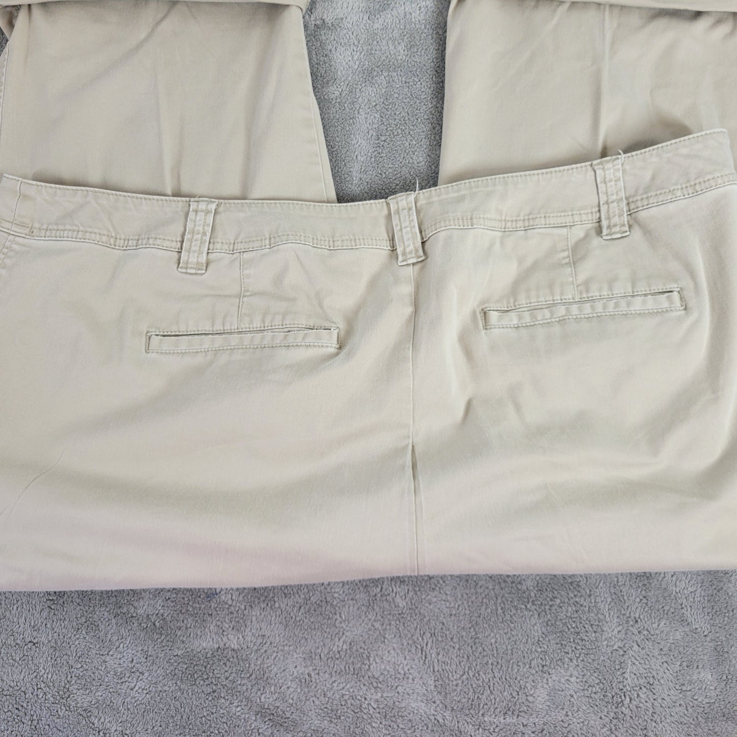 Apt 9 Womens 18W Beige Tomboy Chino Capri Pants Cuffed Stretch Pockets D15E