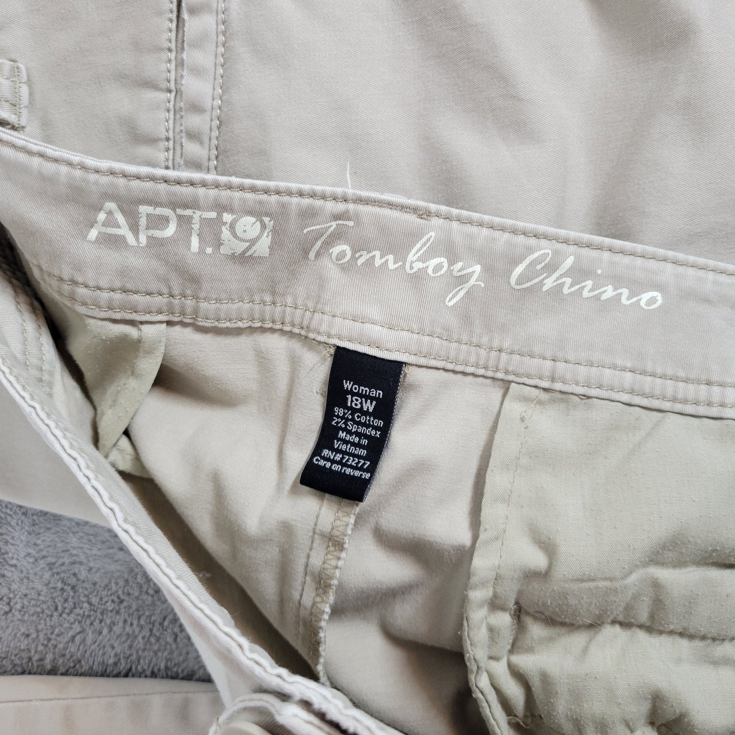 Apt 9 Womens 18W Beige Tomboy Chino Capri Pants Cuffed Stretch Pockets D15E