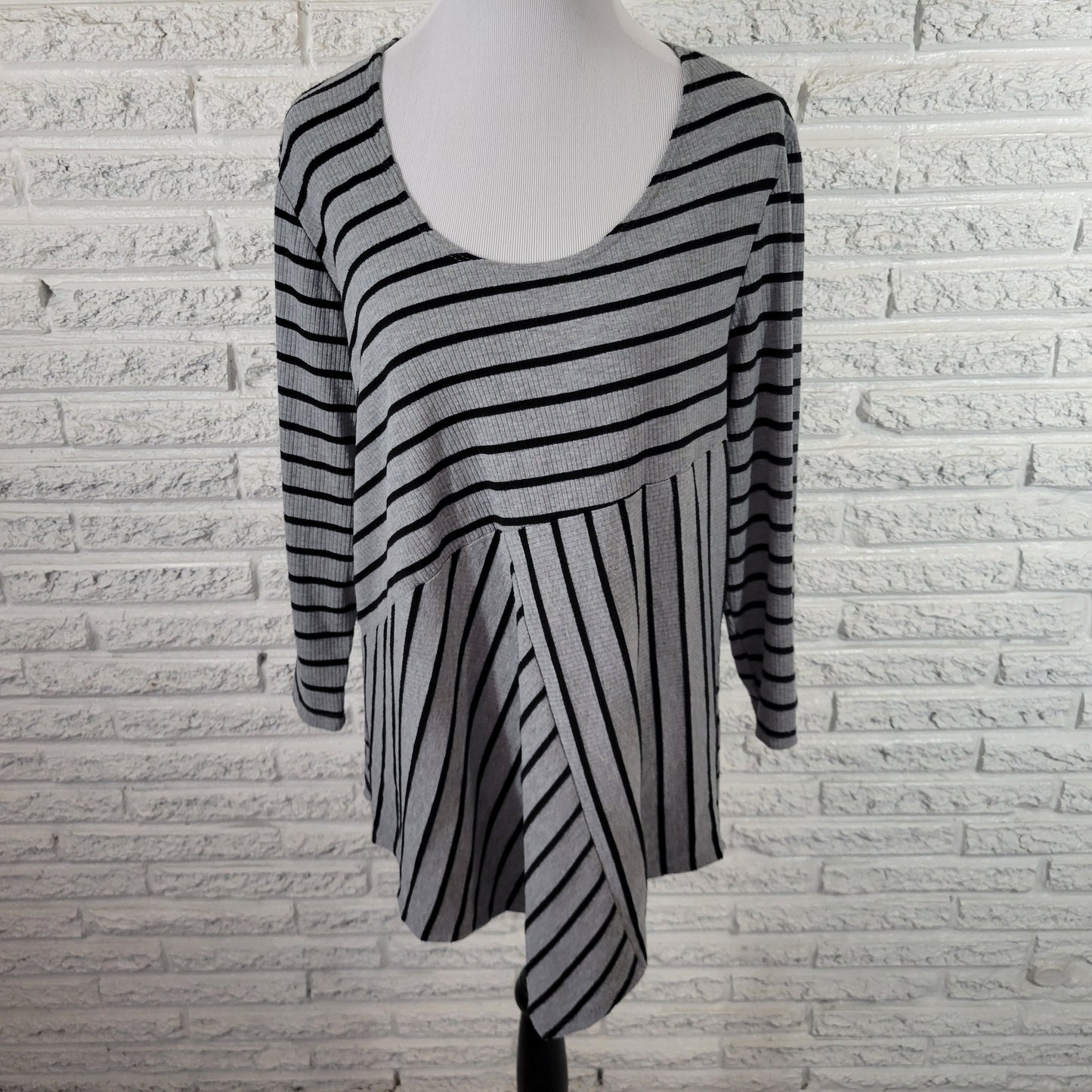 Slinky Brand Top 1X Gray Black Striped Asymmetric Handkerchief Hem STR20E