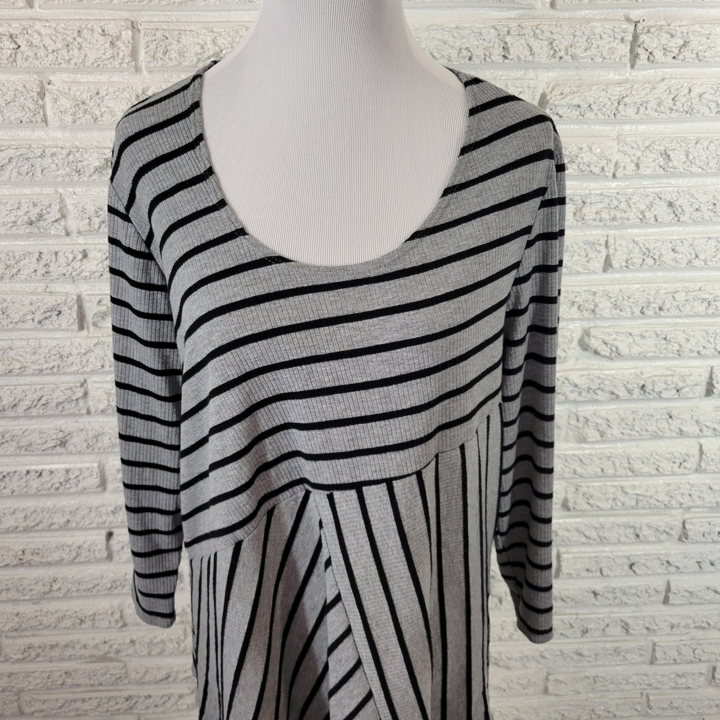 Slinky Brand Top 1X Gray Black Striped Asymmetric Handkerchief Hem STR20E
