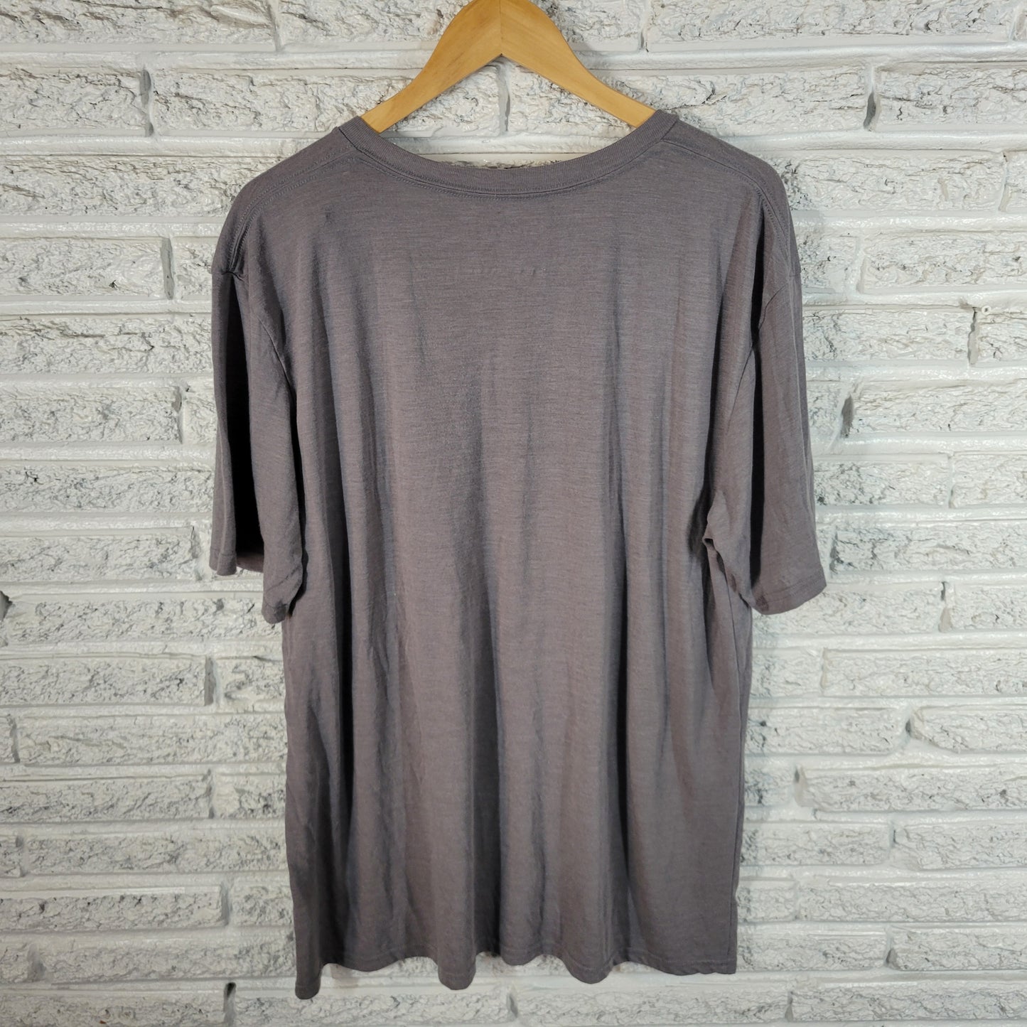 Things She Loves Womens XXL Tee Gray Chase Your Calling VNeck Short Sleeve GRA4E