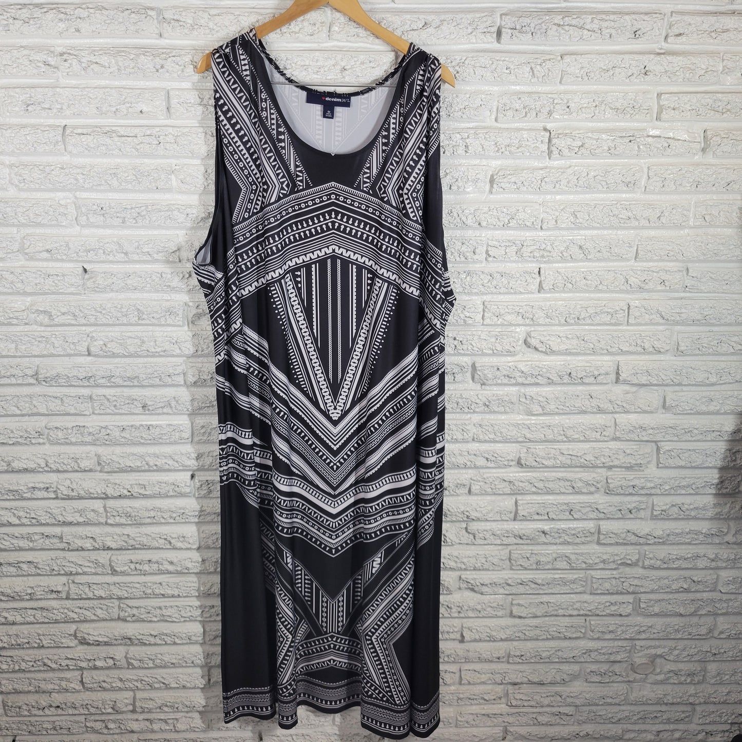 Denim 24/7 Sheath Dress 4X Plus Black White Geometric Midi Sleeveless GEO28E