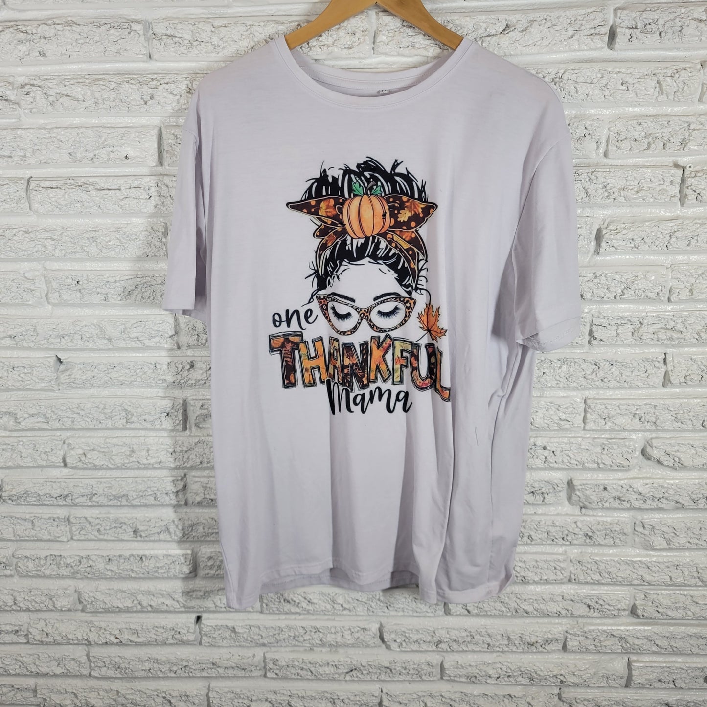 One Thankful Mama T-Shirt Fall Pumpkin Messy Bun Thanksgiving White NOV116E