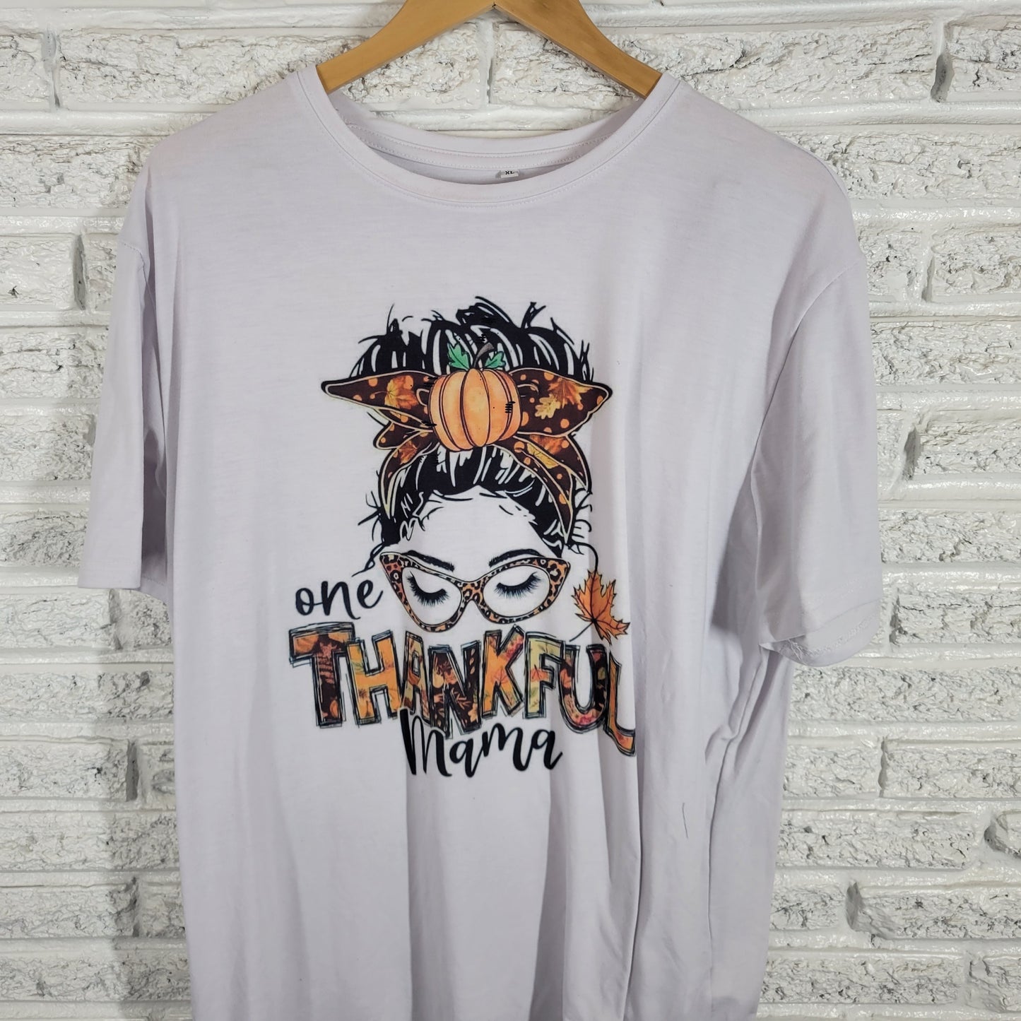 One Thankful Mama T-Shirt Fall Pumpkin Messy Bun Thanksgiving White NOV116E