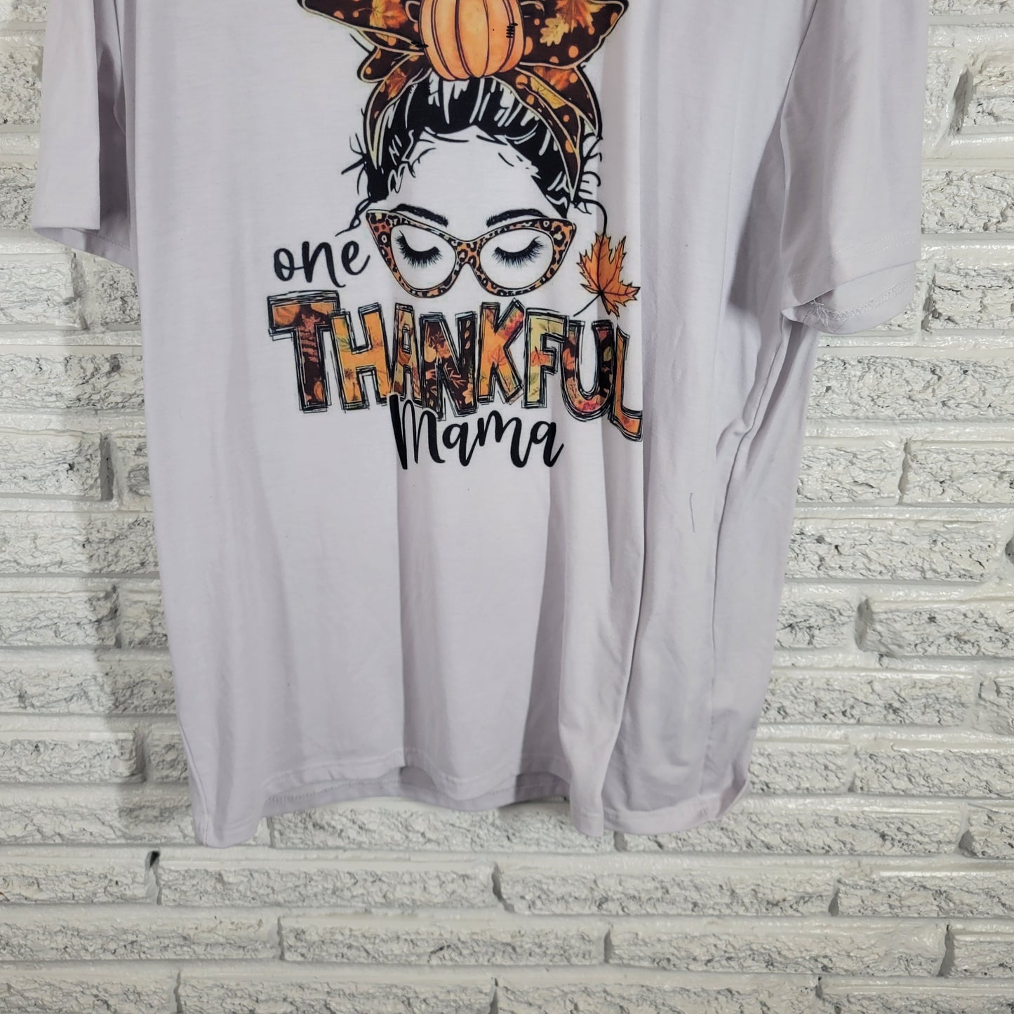 One Thankful Mama T-Shirt Fall Pumpkin Messy Bun Thanksgiving White NOV116E