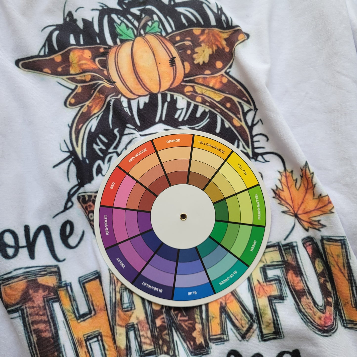 One Thankful Mama T-Shirt Fall Pumpkin Messy Bun Thanksgiving White NOV116E
