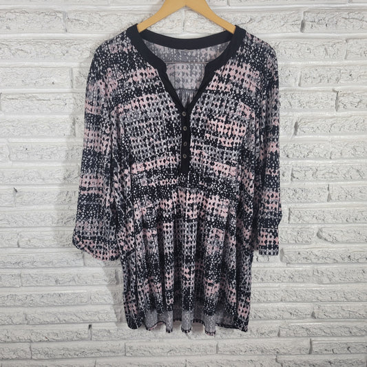 Avenue 26/28 Plus Top Black Pink Geometric V-Neck Roll Tab 3/4 Sleeve GEO57XE